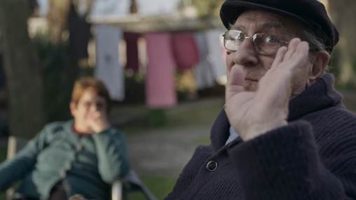 Un hombre con una gorra negra

El contenido generado por IA puede ser incorrecto.